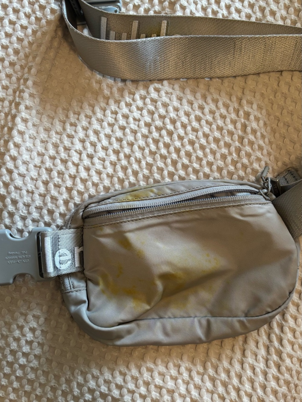 lululemon athletica Everywhere Belt Bag 1L Downtown Grey Crossbody Belt Bag - Picture 3 of 3